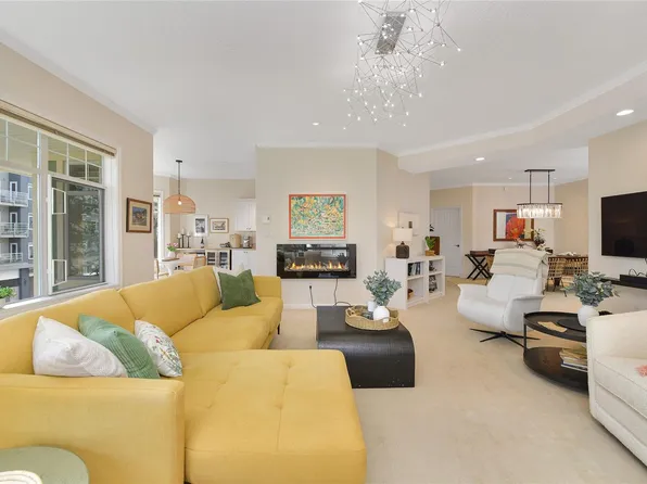 9870 2nd St #302, Sidney, BC V8L 3Y6