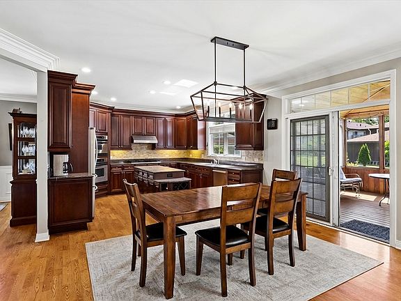3rd image of 4632 Pershing Ave