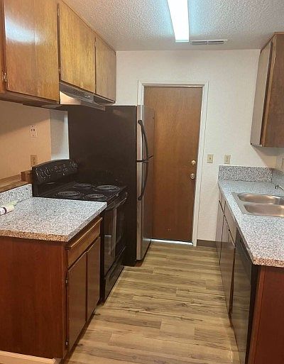 1st image of 1124 Kenwood Ave #D