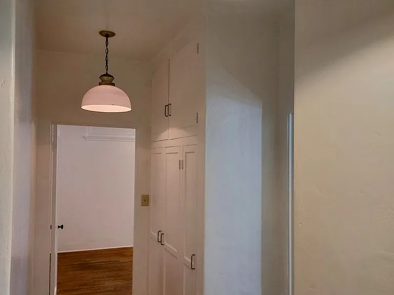 South Mission Hills/Midtown 2 Bed/2 Bath Downstairs Apartment — Photo 7