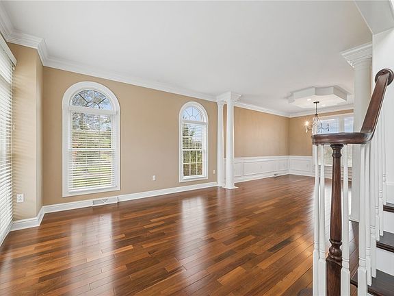 5th image of 805 Saddleback Ct