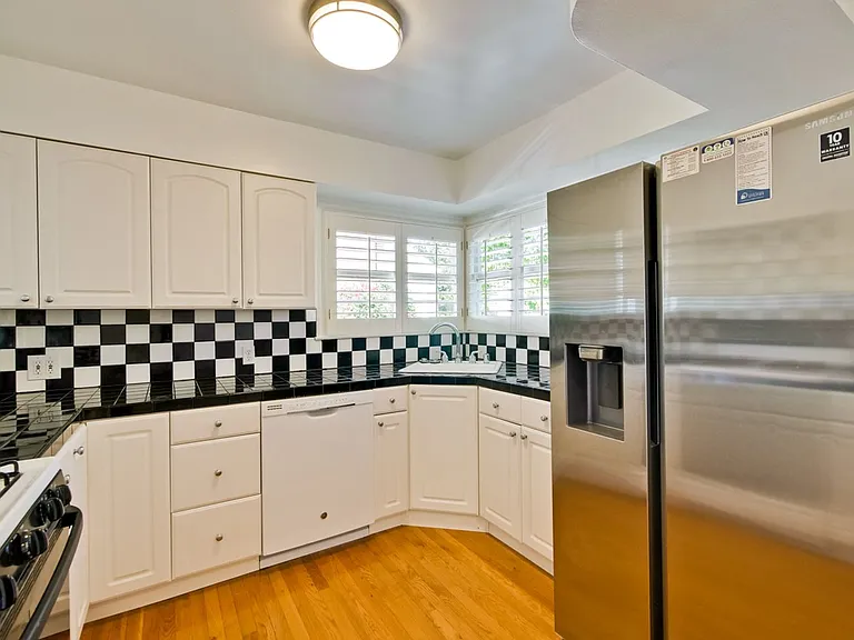 2990 Cowper St — Photo 23