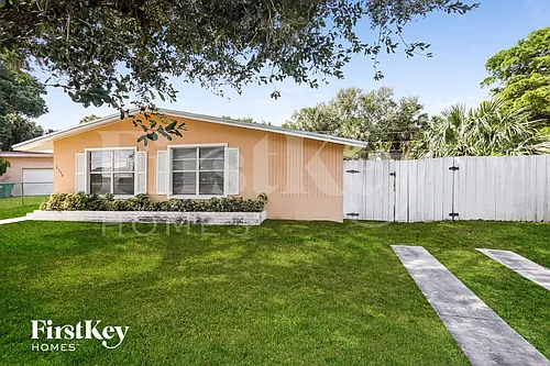 2350 SW 68th Ter Photo 1