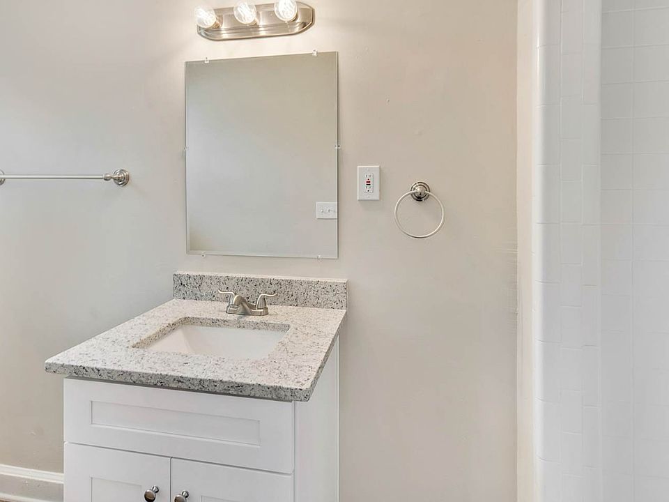 1st image of 404 Hillcrest Ave