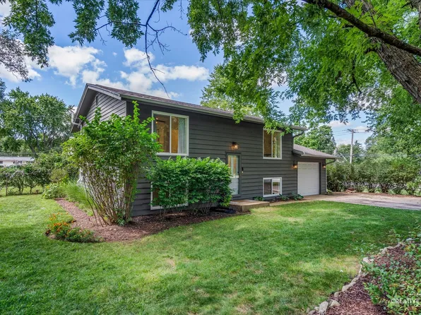 5 Kent Ave, Crystal Lake, IL 60014