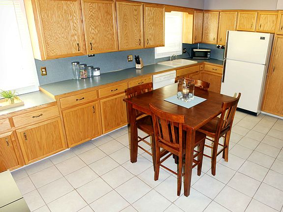 Kitchen / Open Countertops