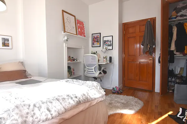 Rented by The Agency | media 12