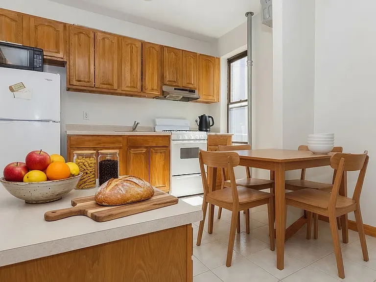 328 E 14th St #10 — Photo 3