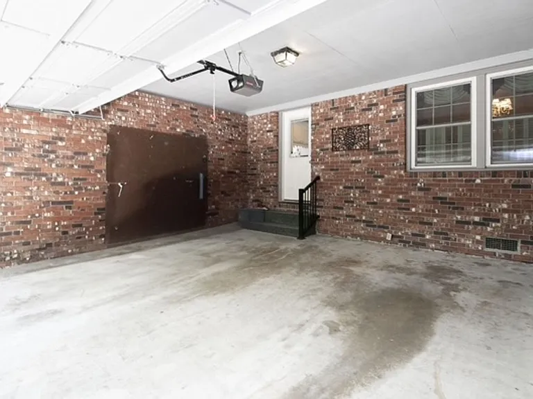 1110 Slann Dr — Photo 30