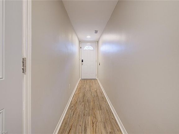 4th image of 895 Maple Ave #617