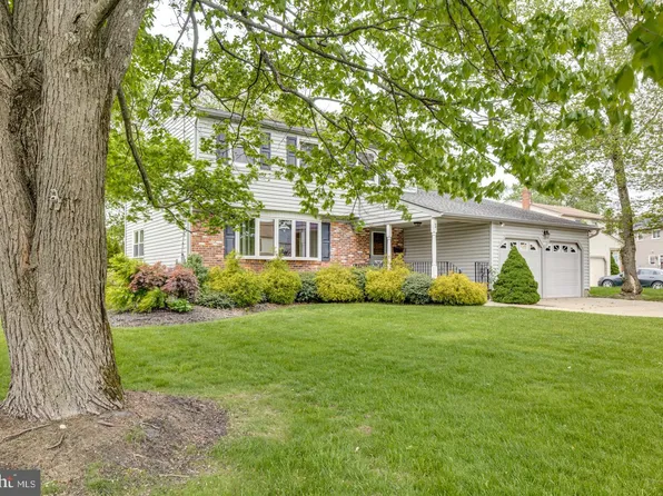 1 Heather Ln, Cherry Hill, NJ 08003