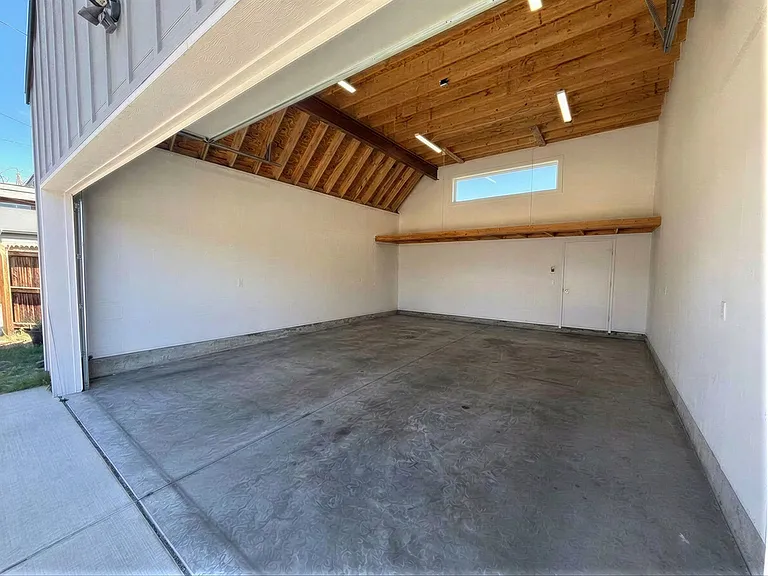 2037 N Hooker St #L — Photo 36