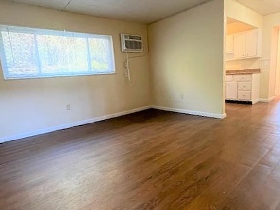 2nd image of 463-467 Pedretti Ave #467-12