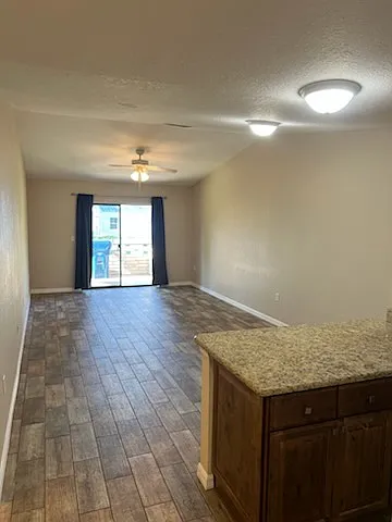 2 bed, 927 sqft, $1,500 — Photo 2
