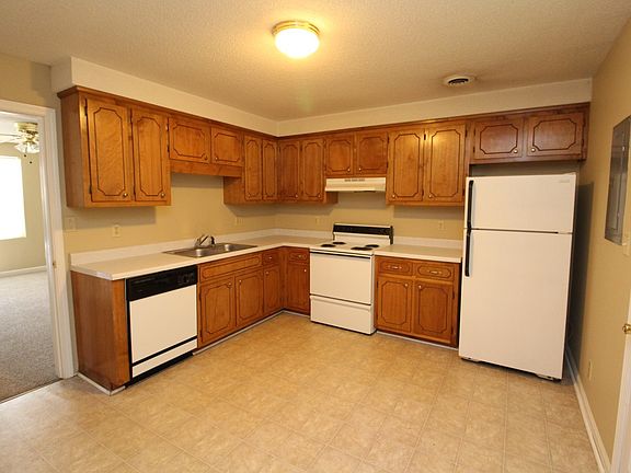 3rd image of 3272 Tower Dr APT B