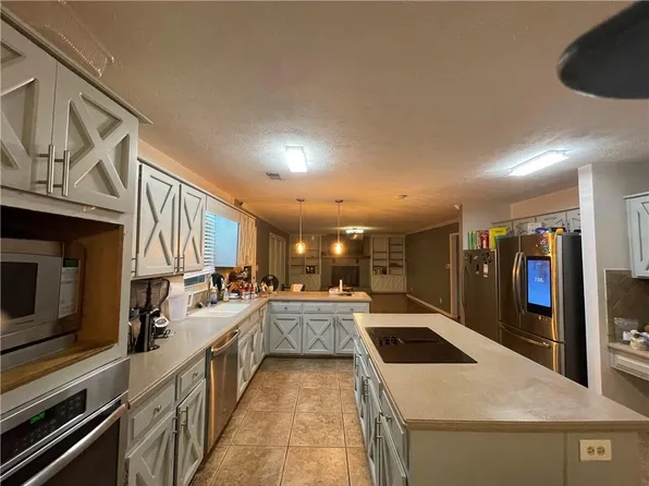 215 Dix Lee On Dr, Fayetteville, GA 30214