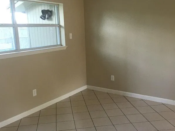 1225 Fairfield St, Irving, TX 75062