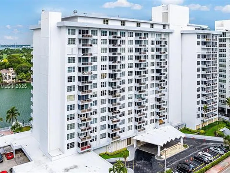5700 Collins Ave #7J — Photo 28