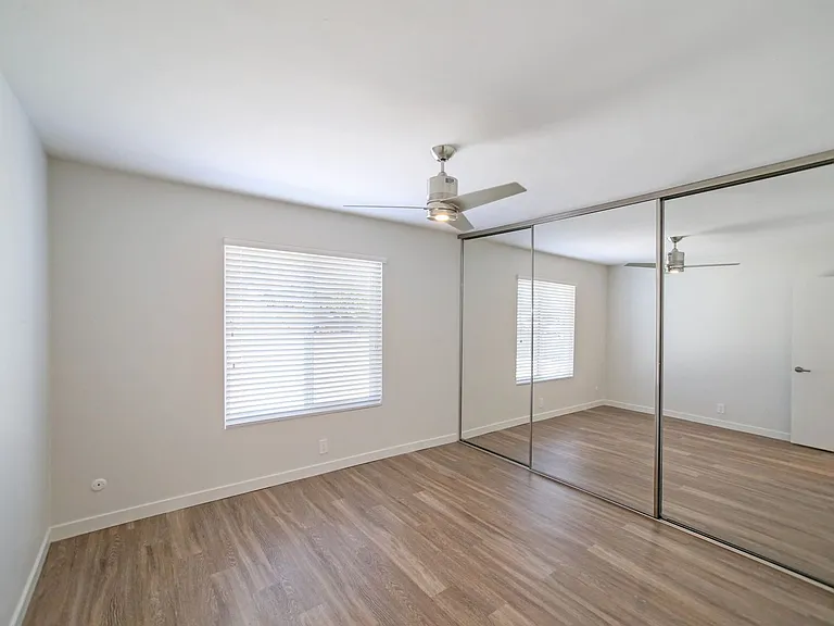 unit on 32nd — Photo 9