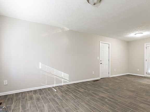 5th image of 109 Woodhaven Dr