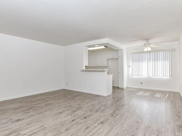 1799 N Hollywood Way — Photo 43