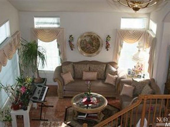 3rd image of 1869 Rainier Cir