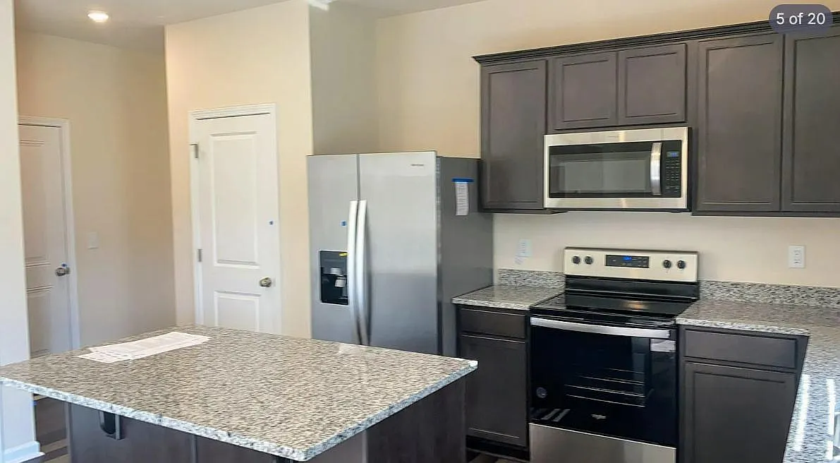 1612 Garden Passage Dr — Photo 3