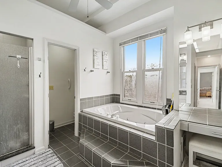 923 Paradrome St — Photo 20