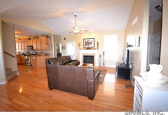 2nd image of 355 Redwood Dr