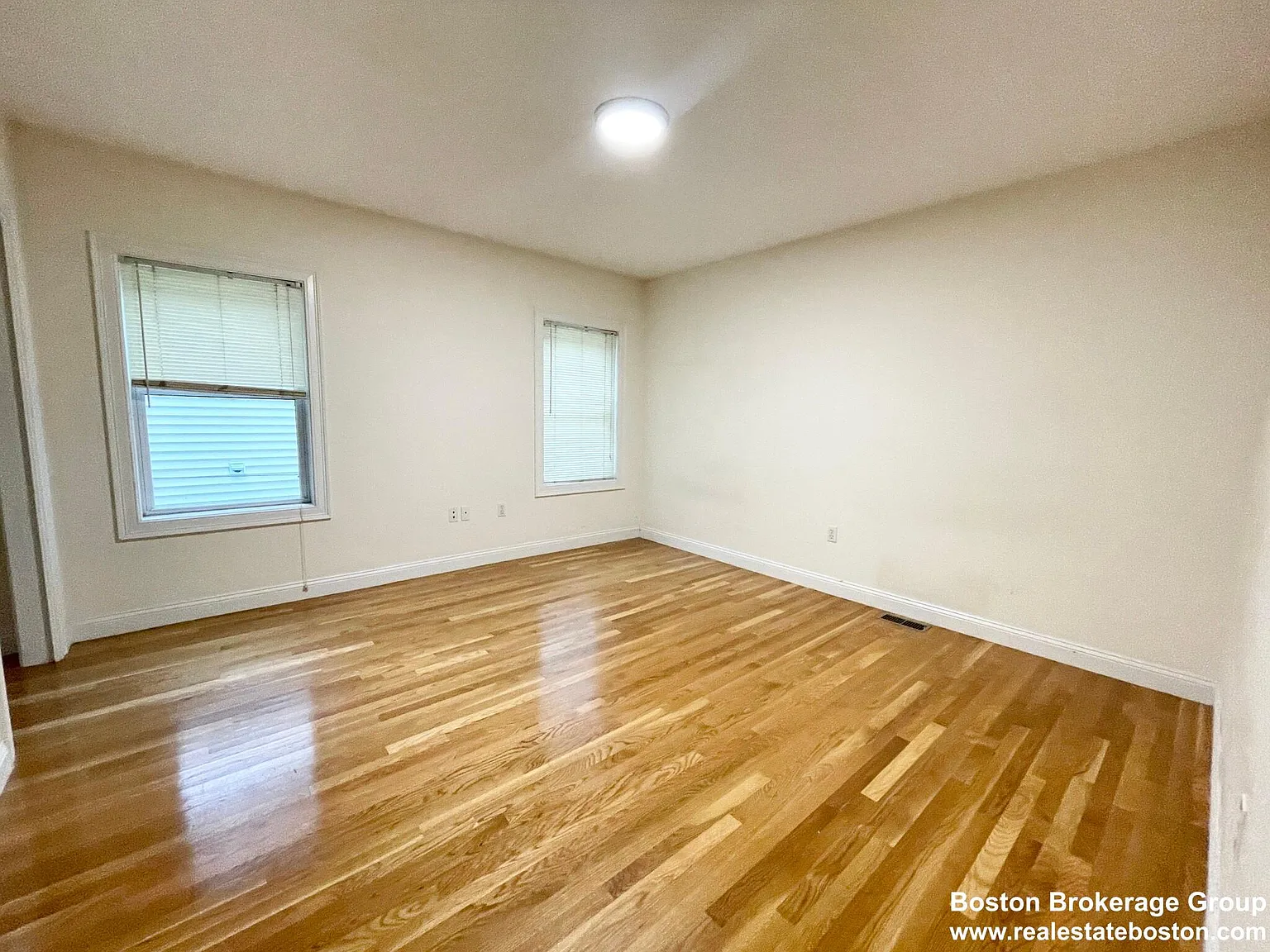 4 bed, 9999 sqft, $3,000 — Photo 3