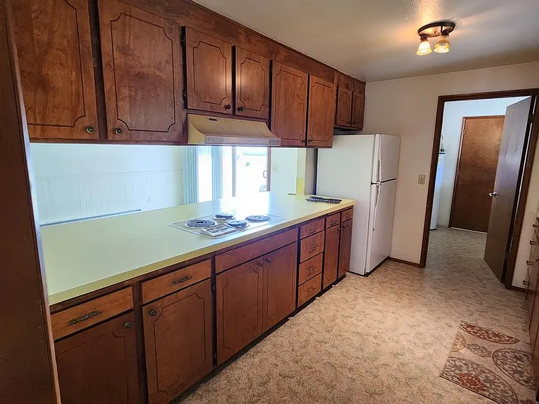 2412 Eureka Ave — Photo 9
