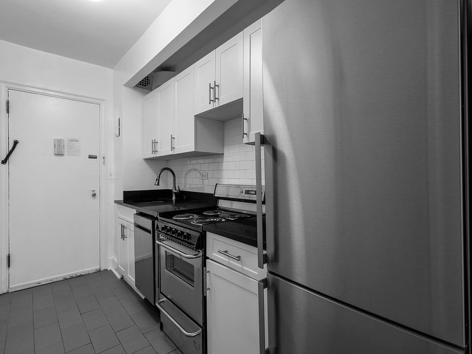 1st image of 307 E 44th St APT 903