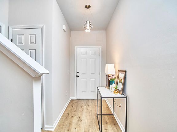 5th image of 103 B Garden St