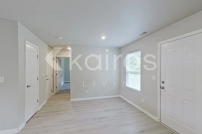 207 Hawthorn Trl — Photo 10