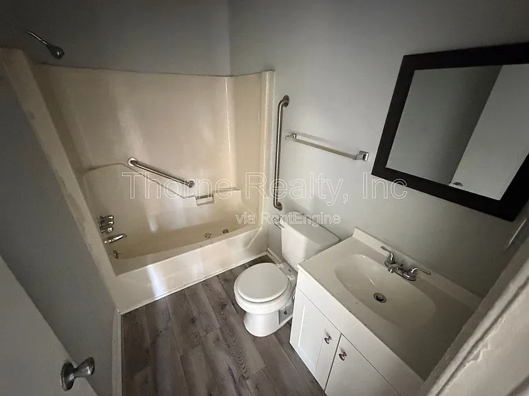 1117 E Grand Ave — Photo 4
