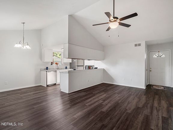 3rd image of 2698 N PINEWOOD Boulevard
