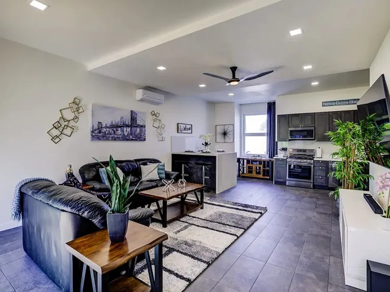 2335 Market St — Photo 8