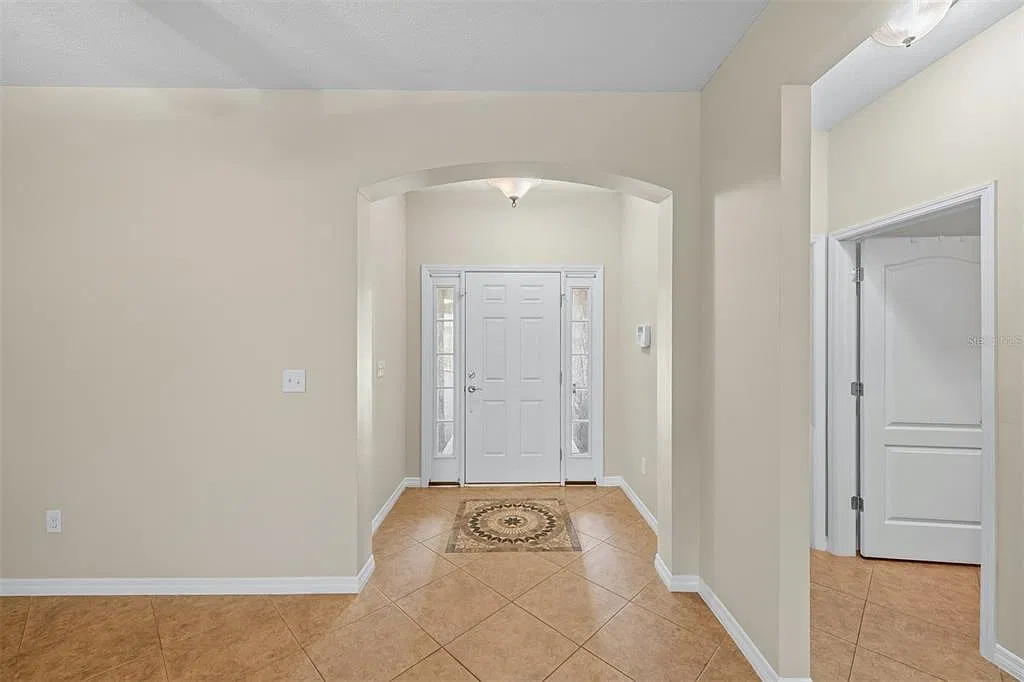 3 bed, 2.0 bath, 1744 sqft, $3,295 — Photo 2