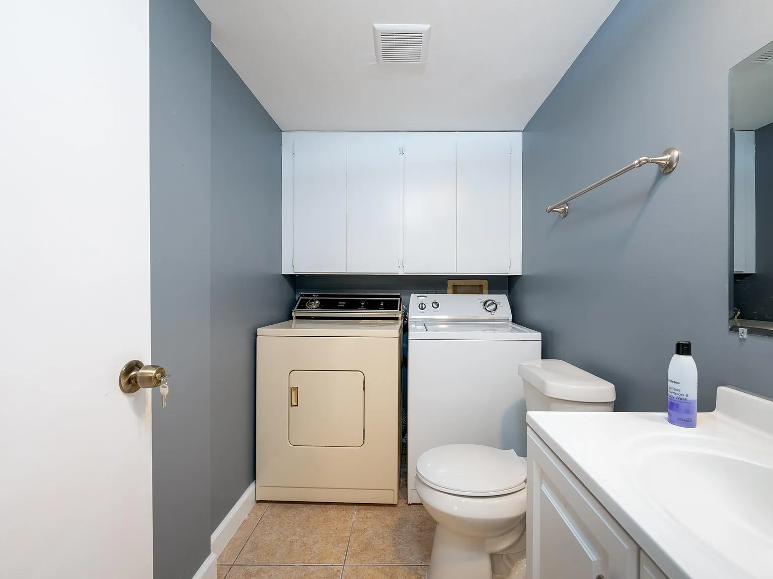 2 bed, 2.5 bath, 1285 sqft, $1,900 — Photo 4