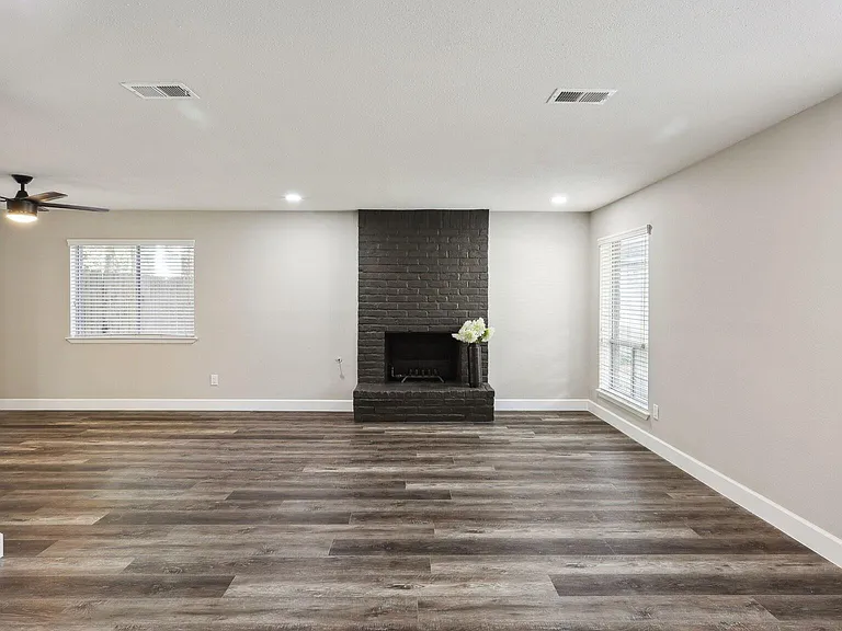68 NE Yewleaf Rd — Photo 5