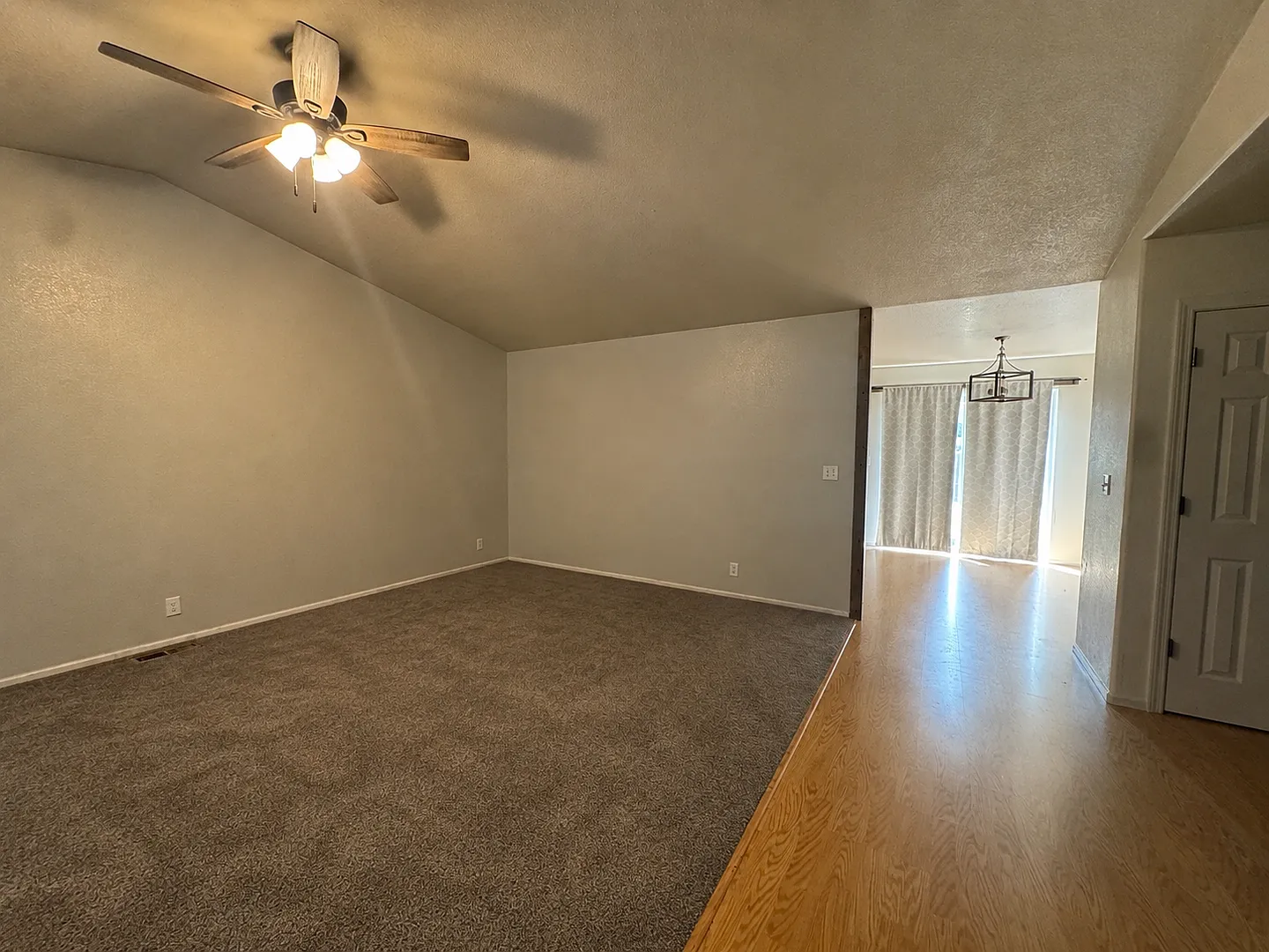3 bedroom Home in Sutherlin — Photo 2