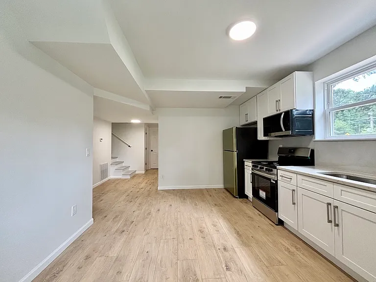453 Briggs Cir #B — Photo 3