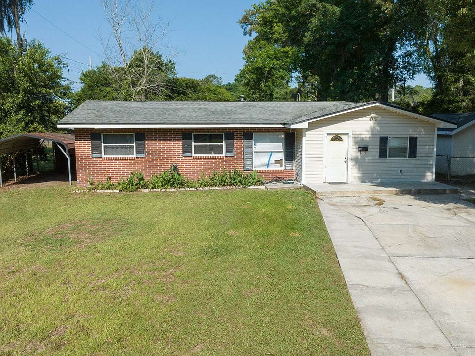 1st image of 130 SE Calob Ct