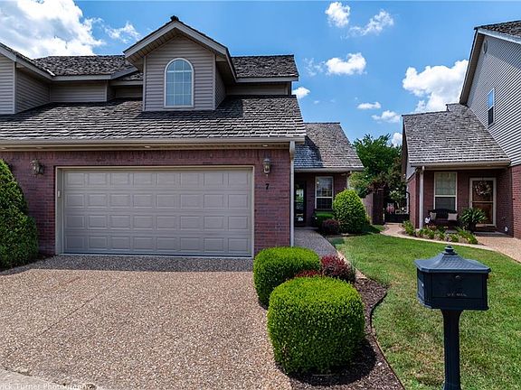 2nd image of 7 W Prairie Dunes Ct