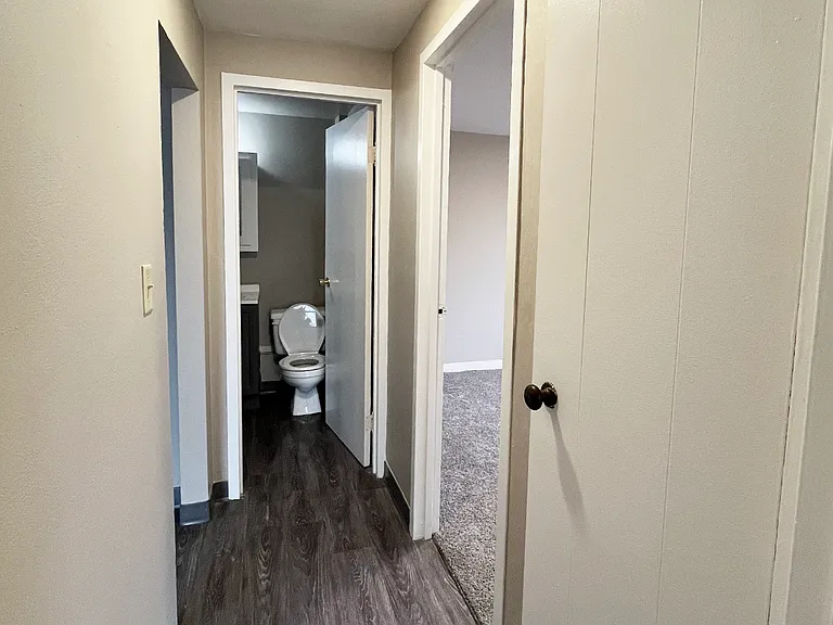 Knollcrest Apartments — Photo 6
