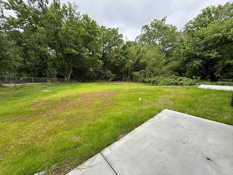 109 S Hickory Ln — Photo 7