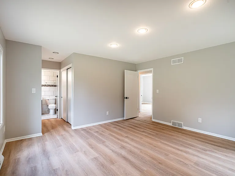 11910 N Forest Dr — Photo 3