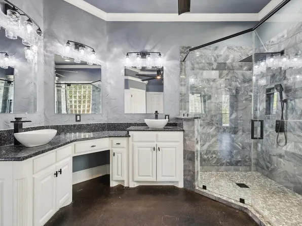 1217 Carousel Dr, Bedford, TX 76021