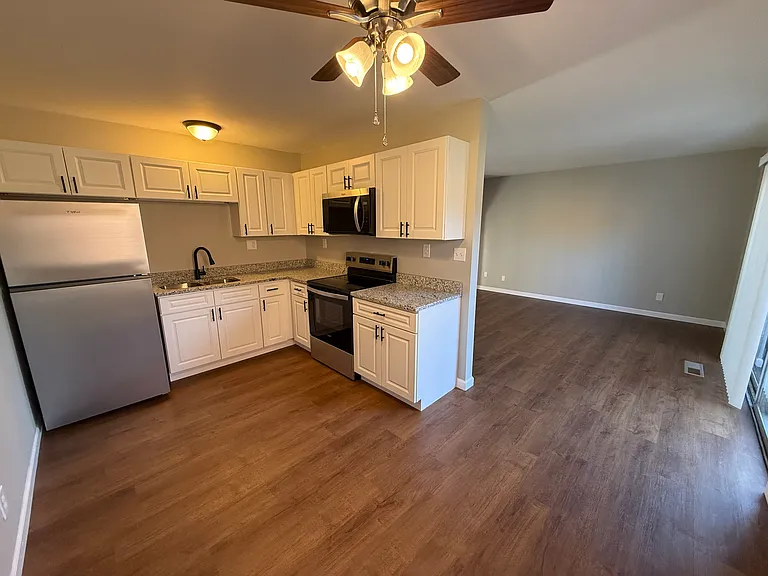 933 W Main St #933 — Photo 13