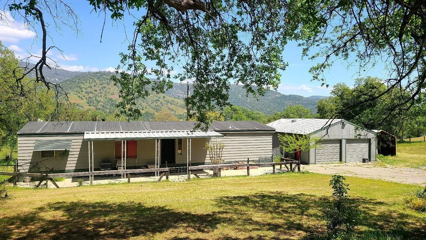 28070 Burrough Valley Rd photo 1